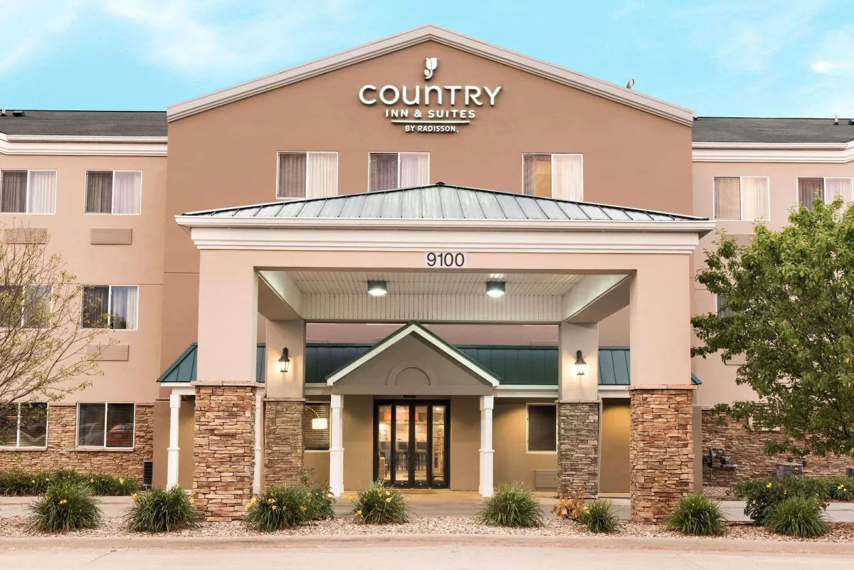 Image of Country Inn & Suites by Radisson, Cedar Rapids Airport, IA