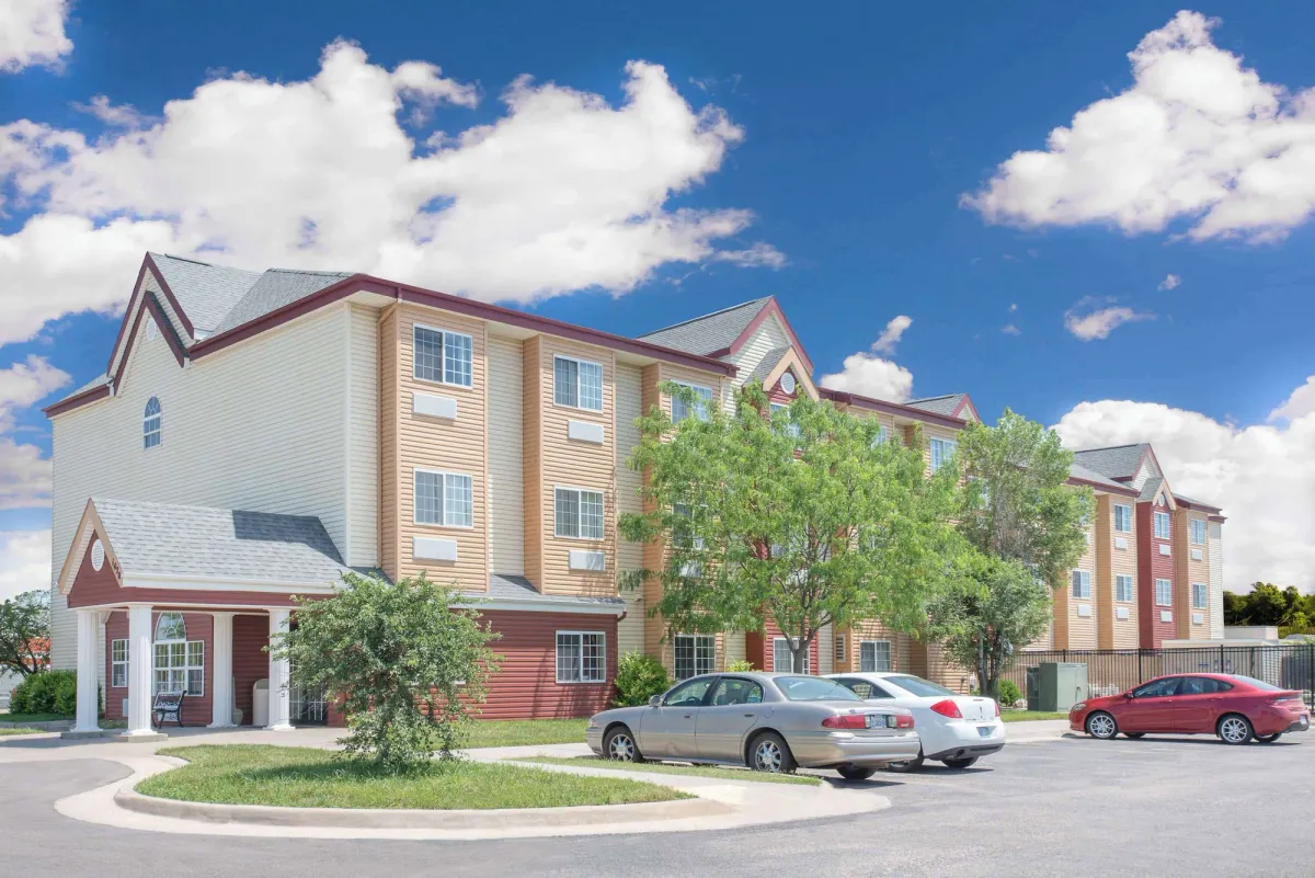 Image of Days Inn & Suites by Wyndham Hutchinson