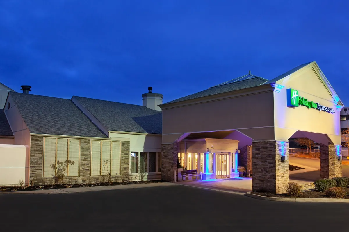 Image of Holiday Inn Express Hotel & Suites Pittsburgh Airport by IHG