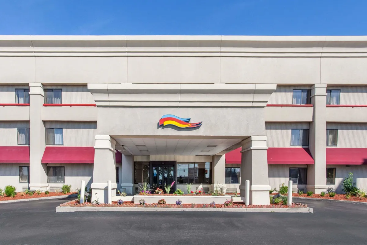 Image of Baymont by Wyndham Detroit/Roseville