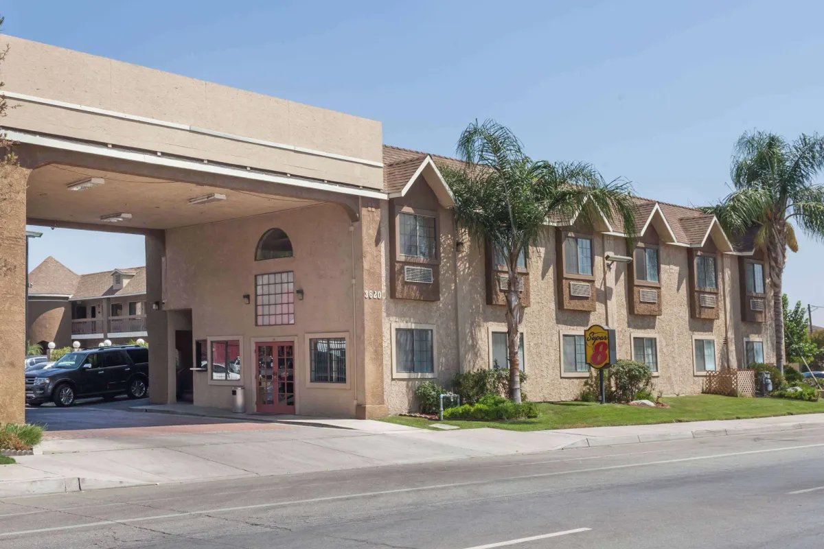 Image of Super 8 by Wyndham Bakersfield South CA
