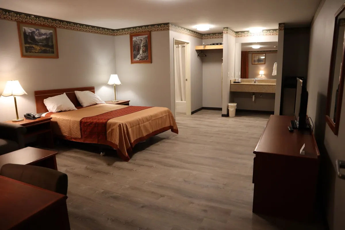 Image of Express Inn & Suites Eugene