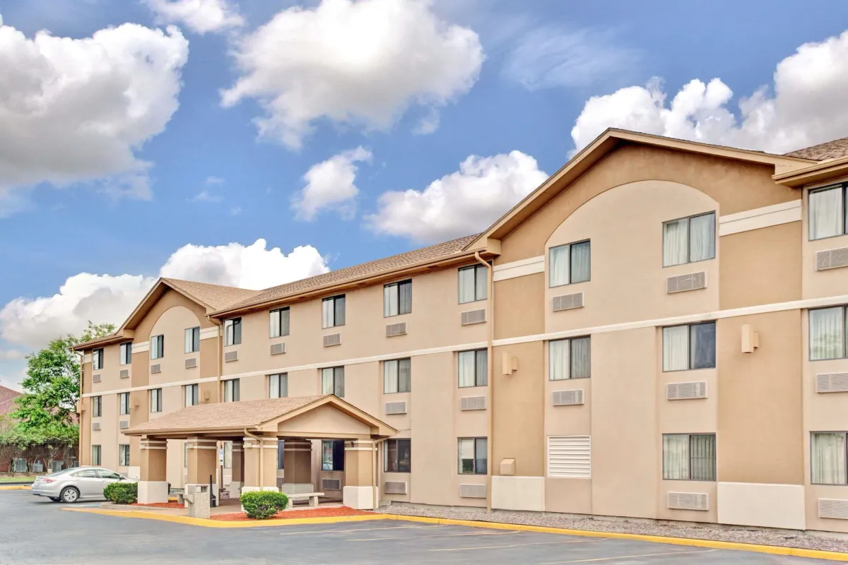Image of Super 8 by Wyndham Mokena/Frankfort /I-80