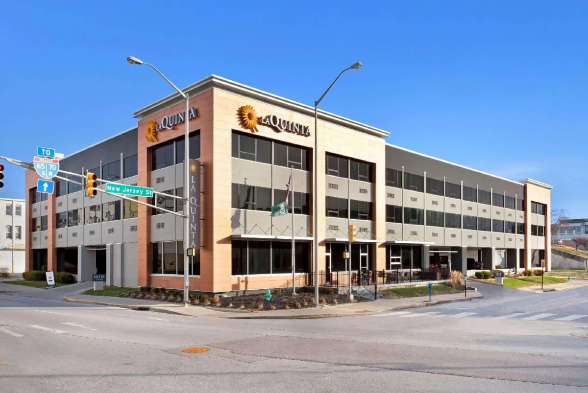 Image of La Quinta Inn & Suites by Wyndham Indianapolis Downtown