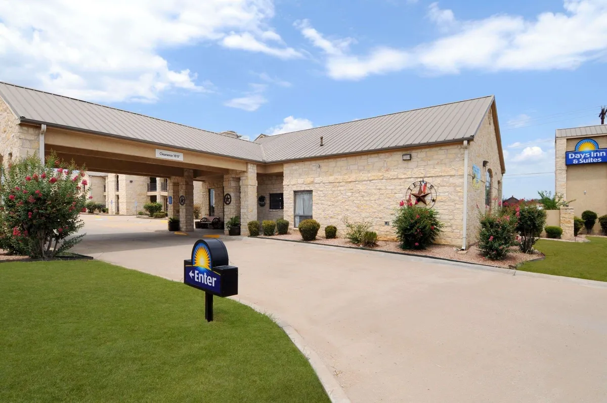Image of Days Inn & Suites by Wyndham Llano