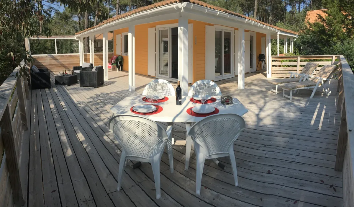 Image of Chalet orange naturiste la Jenny
