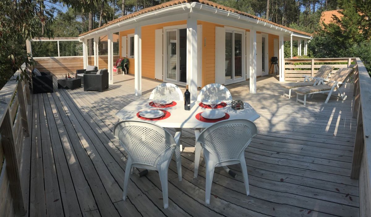 Image of Chalet orange naturiste la Jenny