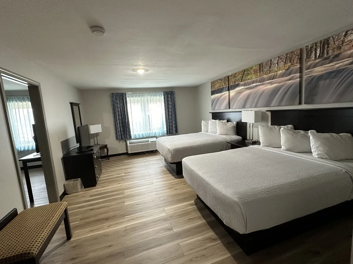 Image of Days Inn and Suites by Wyndham Sikeston