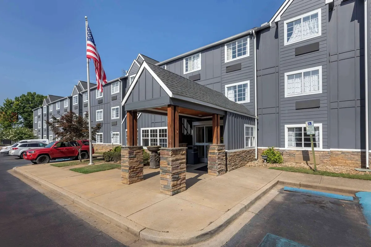 Image of Econo Lodge Inn & Suites