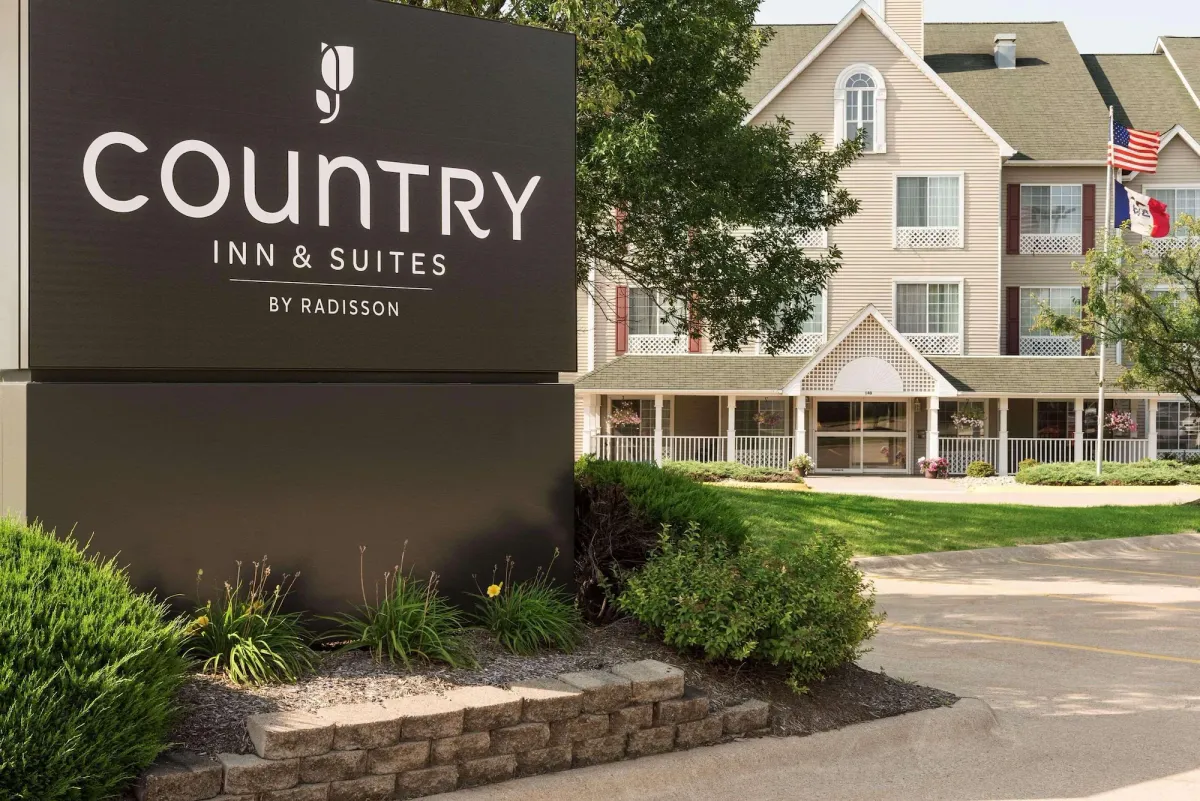 Image of Country Inn & Suites by Radisson, Davenport - Quad Cities