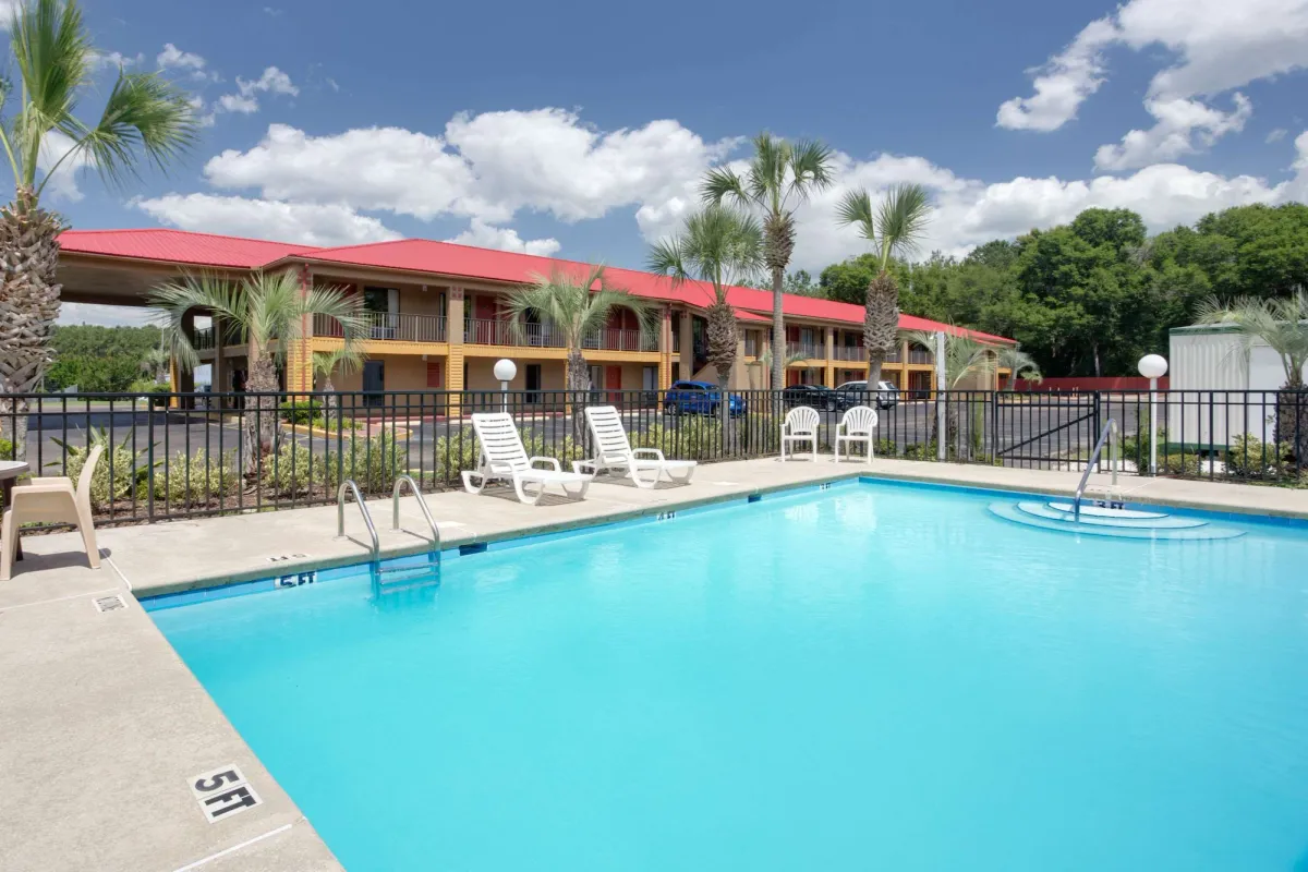 Image of Super 8 by Wyndham Defuniak Springs