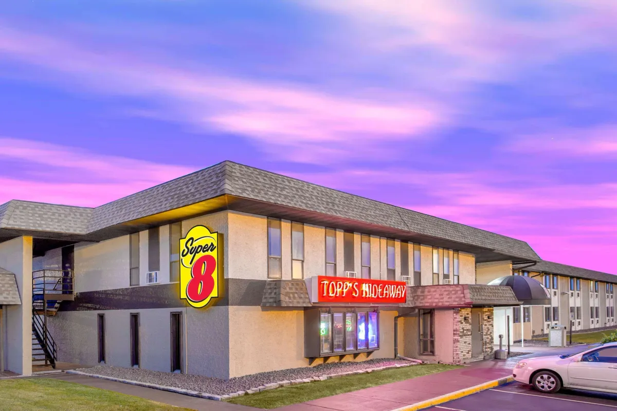 Image of Super 8 by Wyndham Windsor/Madison North
