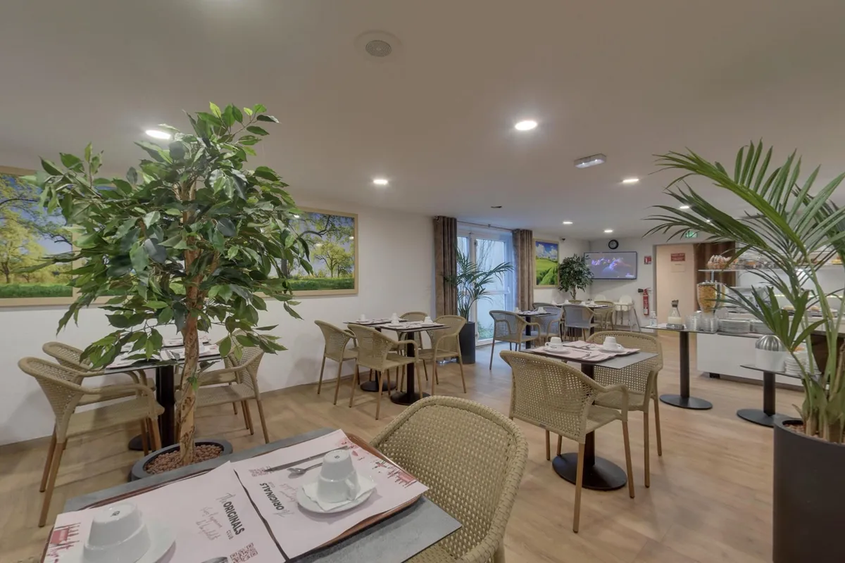 Image of Hotel The Originals Bernay Acropole