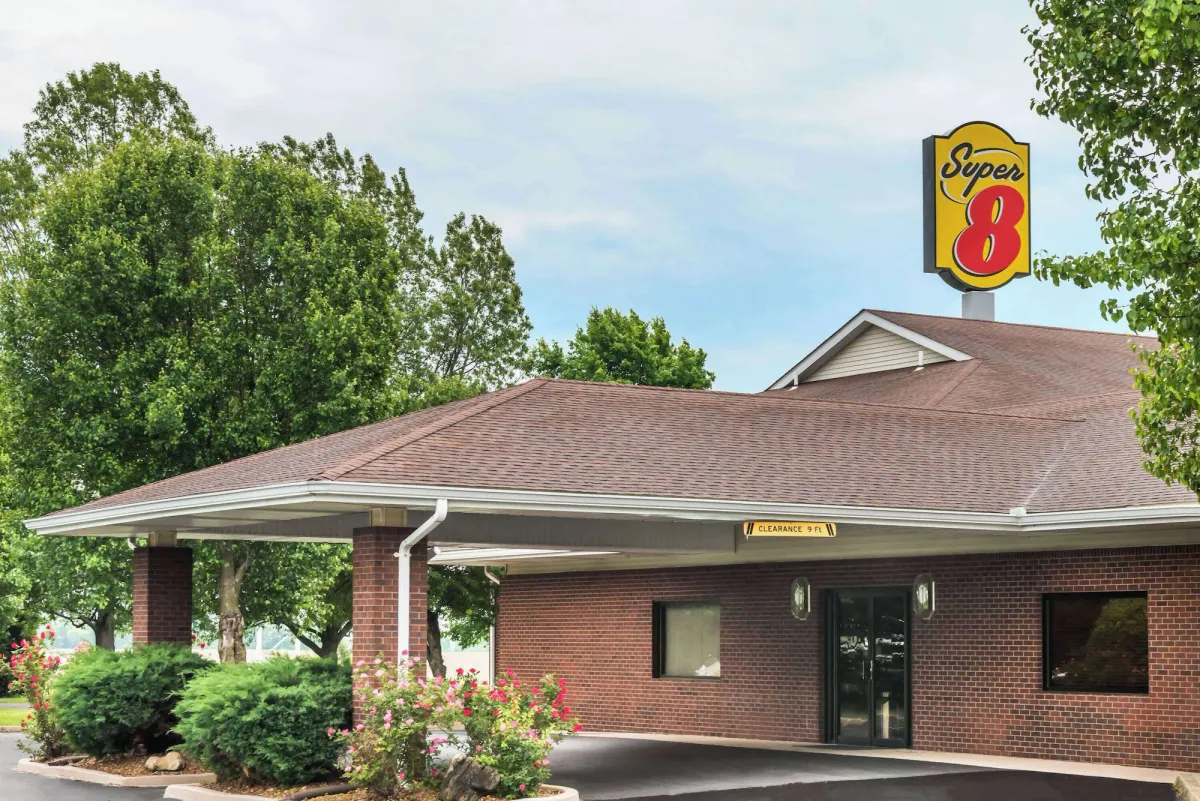 Image of Super 8 by Wyndham O'Fallon