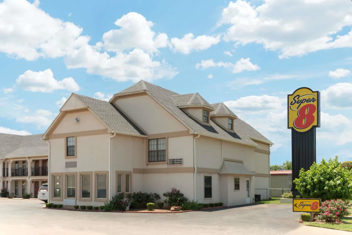 Image of Super 8 by Wyndham Enid