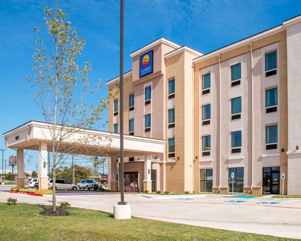 Image of Comfort Inn & Suites San Marcos near Outlet Mall