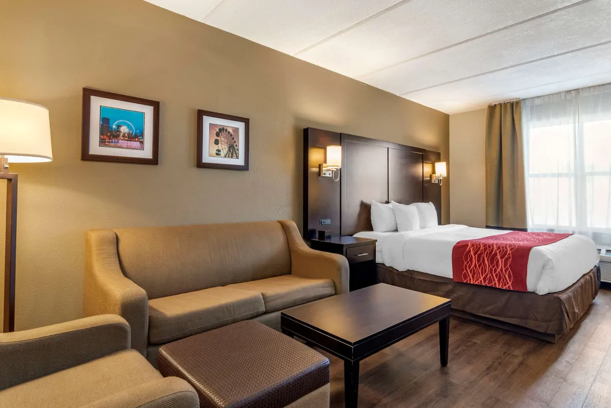 Image of Comfort Inn & Suites near Six Flags