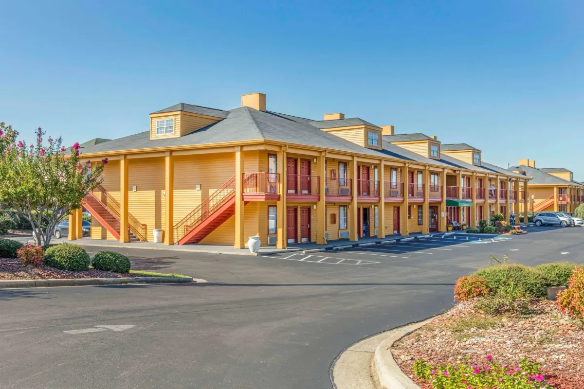 Image of Quality Inn Bessemer I-20 exit 108