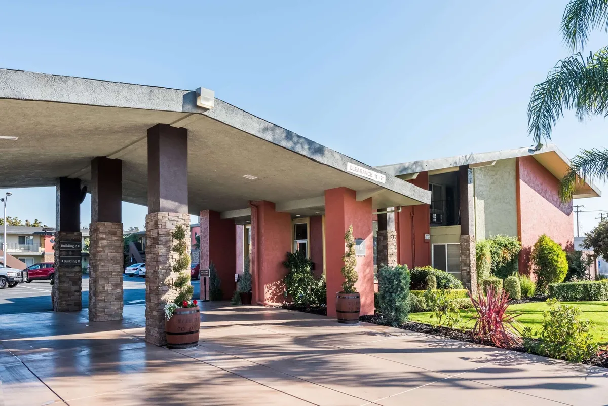 Image of Days Inn & Suites by Wyndham Lodi