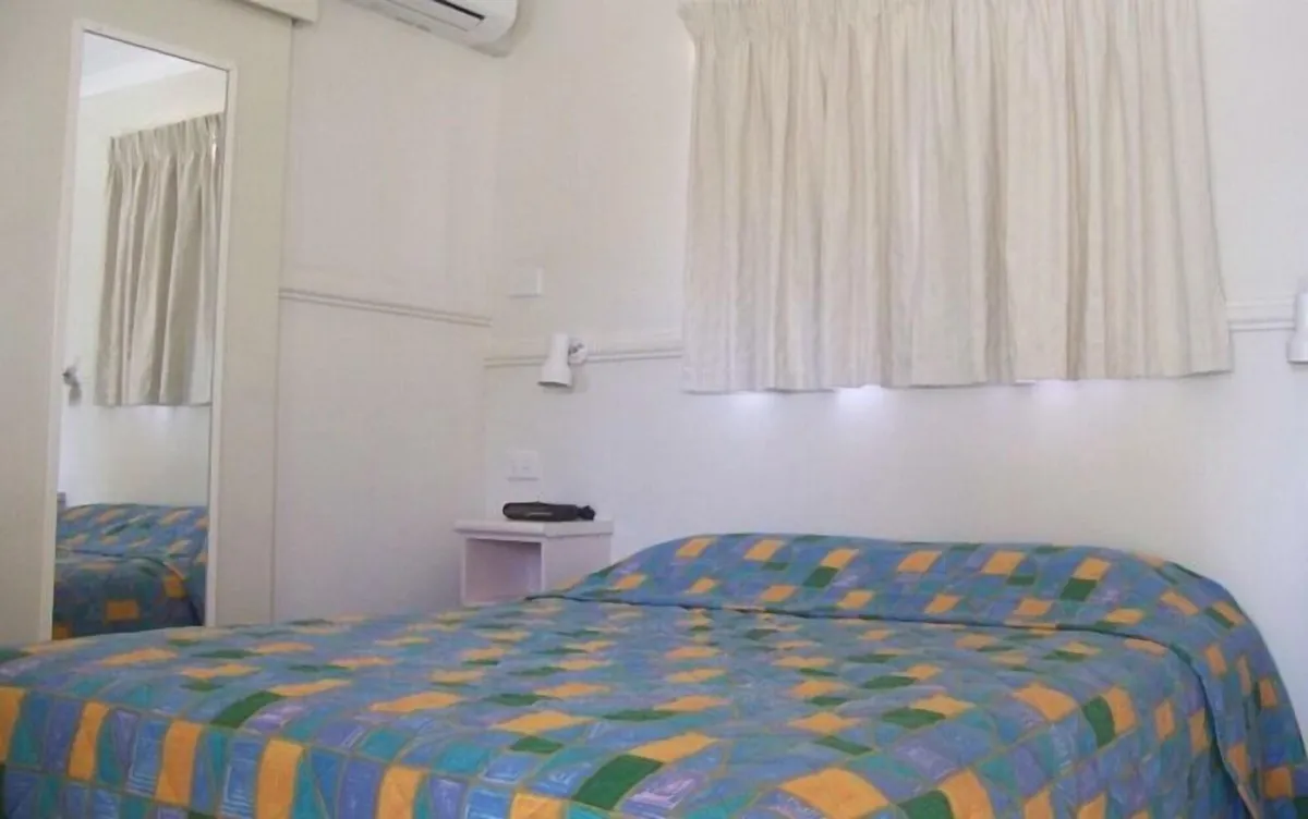 Image of country way motor inn