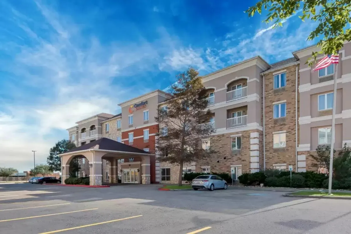 Image of Comfort Suites Central