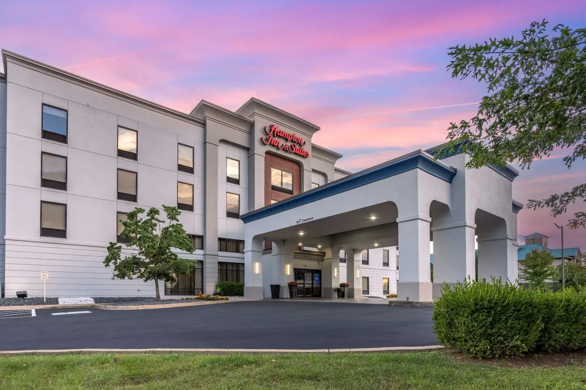 Image of Hampton Inn & Suites Louisville East