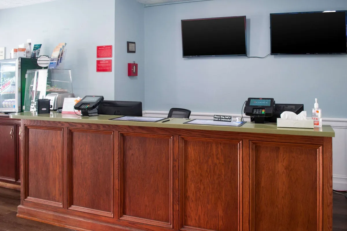 Image of Econo Lodge Inn & Suites South