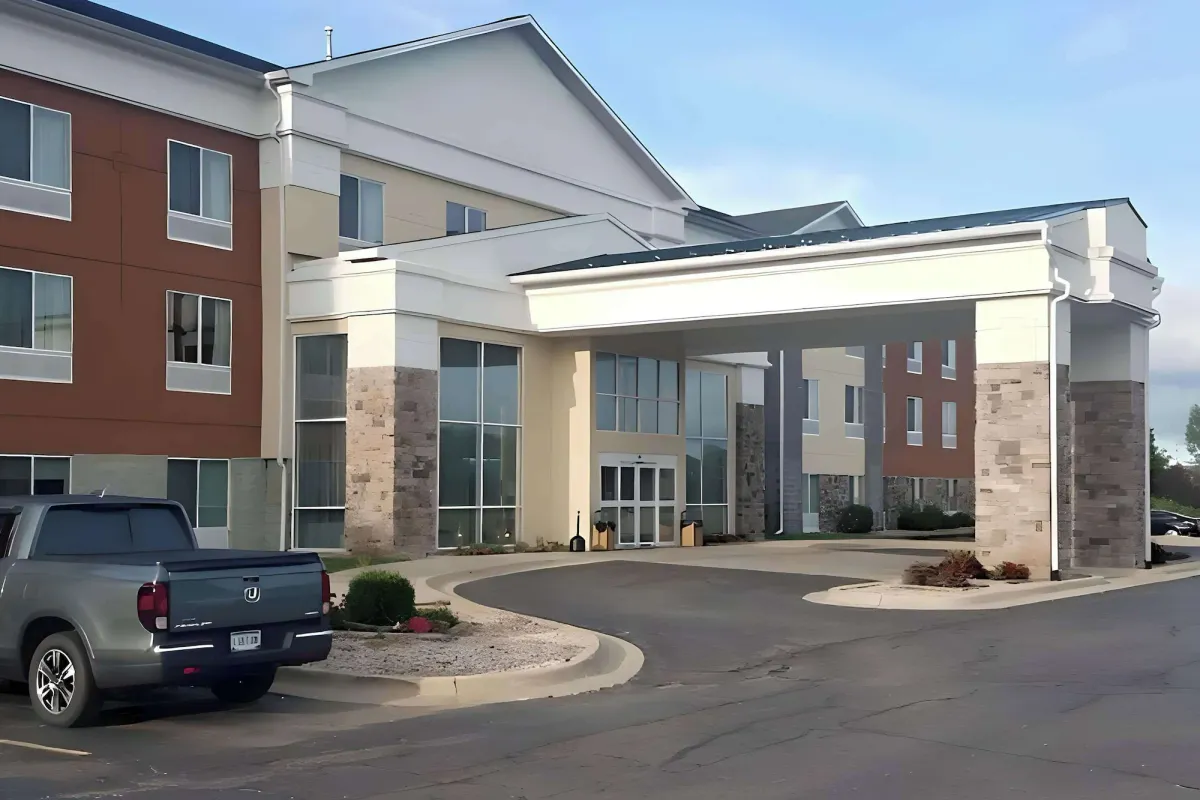 Image of Peach Tree Inn and Suites