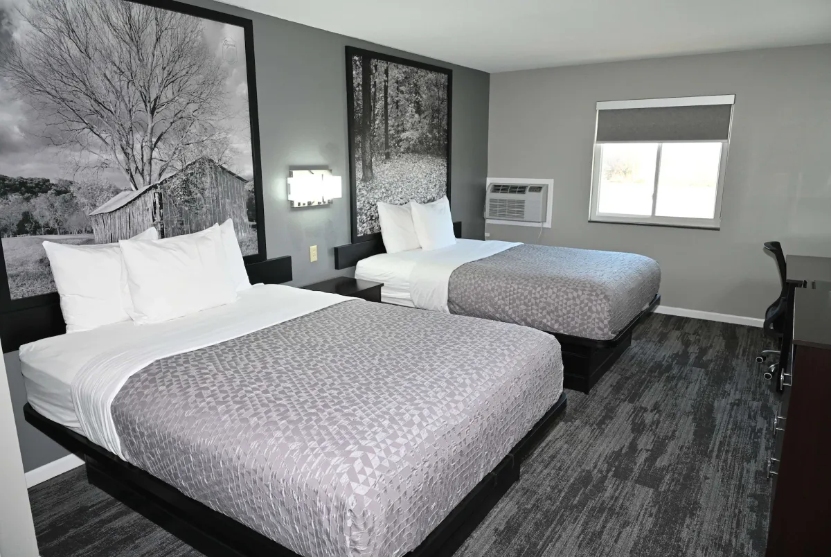 Image of Super 8 by Wyndham Higginsville