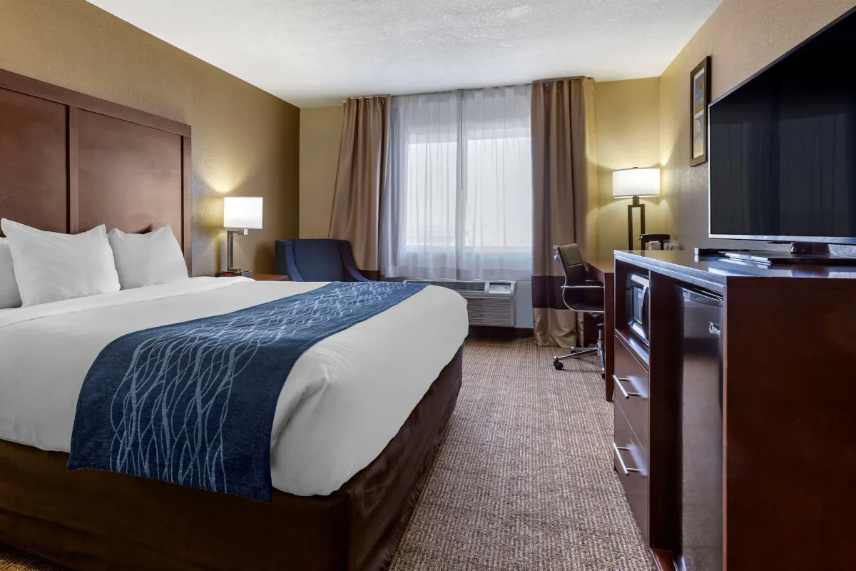 Image of Comfort Inn & Suites Alameda at Albuquerque Balloon Fiesta Park