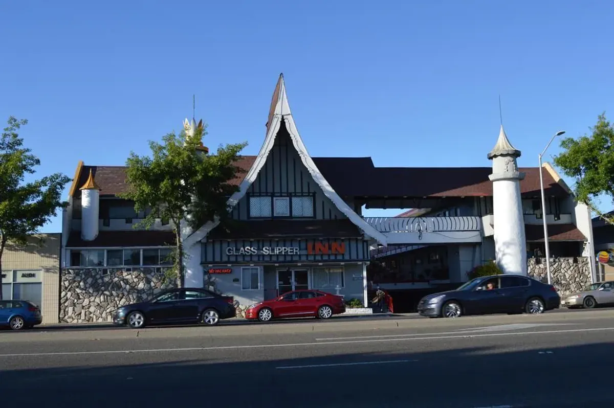 Image of Glass Slipper Inn - Stanford Palo Alto