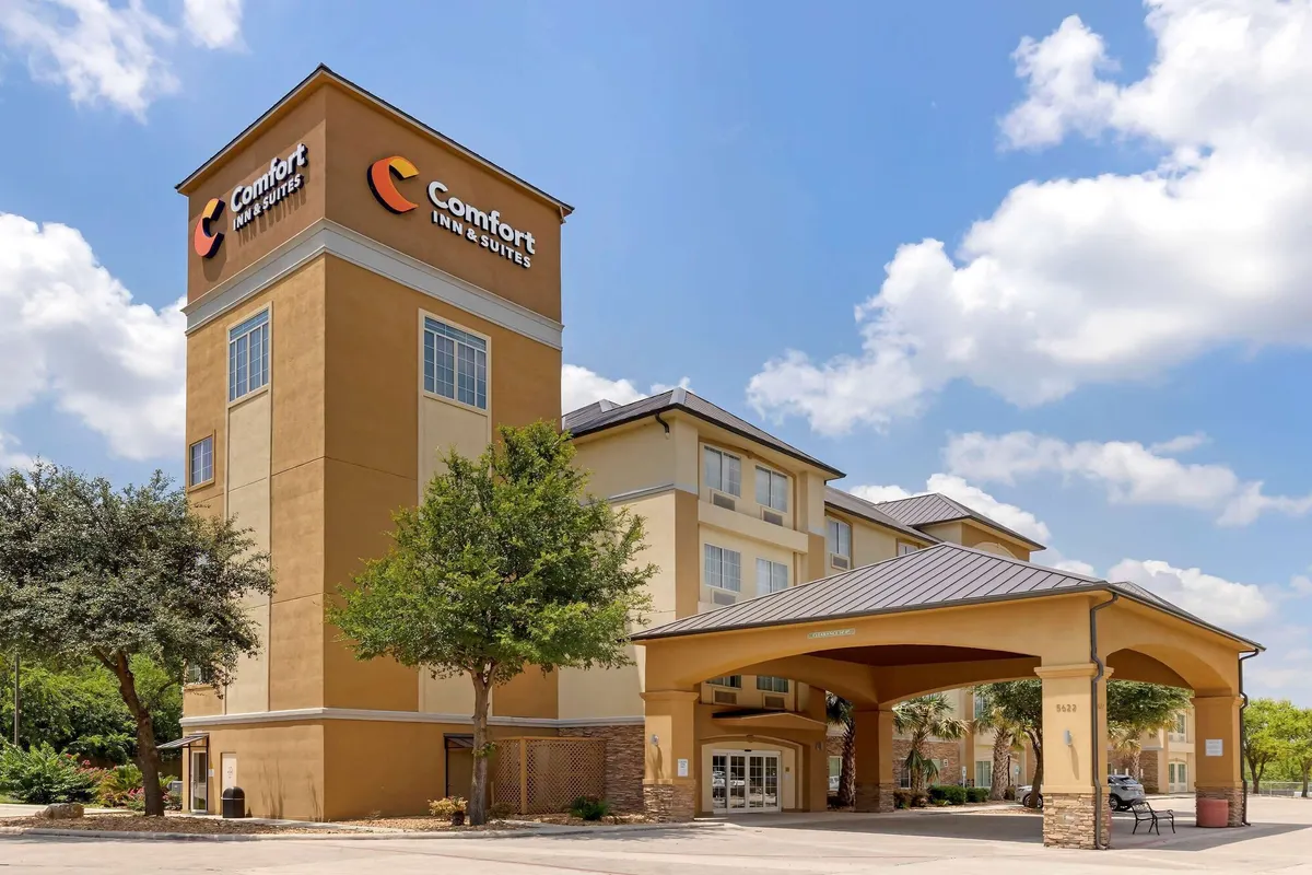Image of Comfort Inn & Suites Near Six Flags & Medical Center