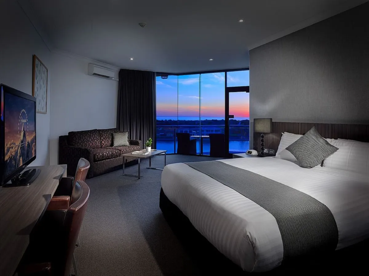 Image of Lakes Hotel