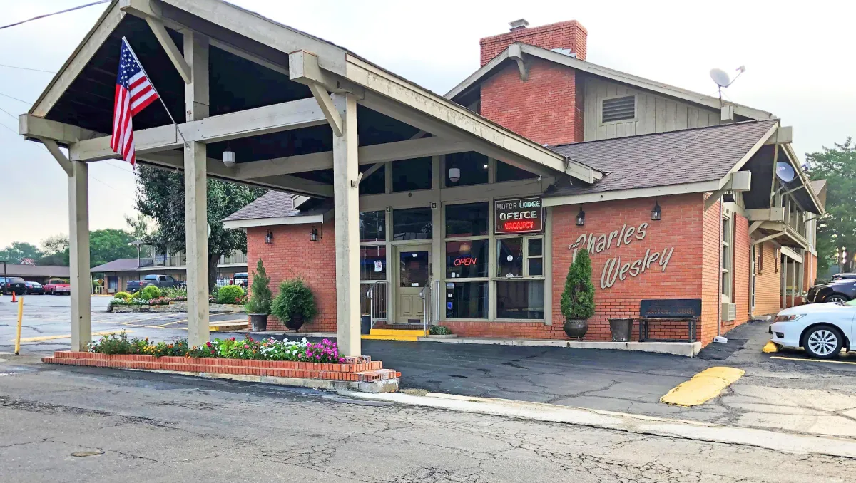 Image of Charles Wesley Motor Lodge Downtown Broken Bow- Hochatown