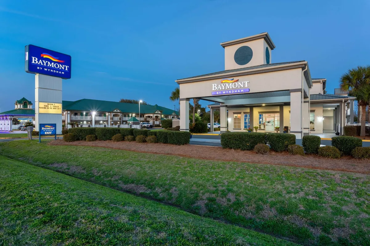 Image of Baymont by Wyndham Marianna