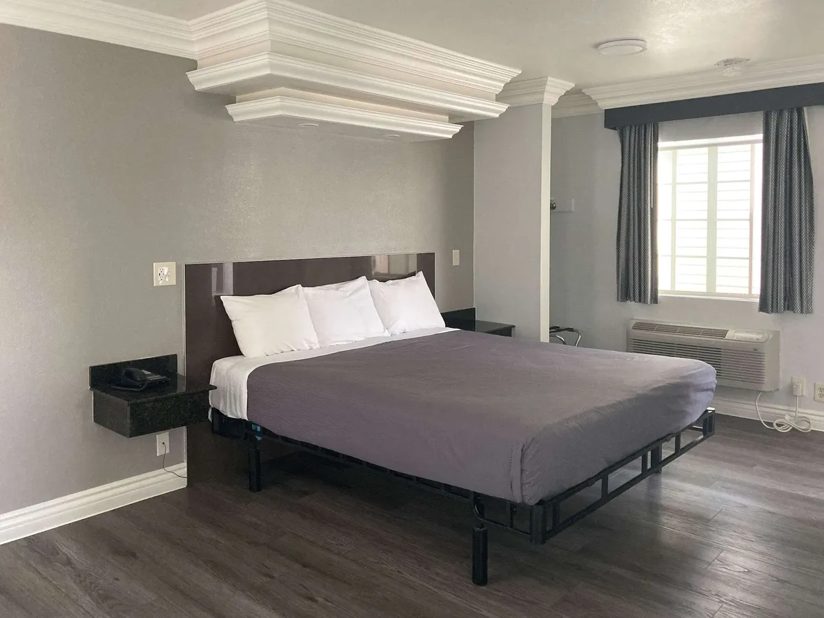 Image of Motel 6 Glendale CA Pasadena Burbank Los Angeles