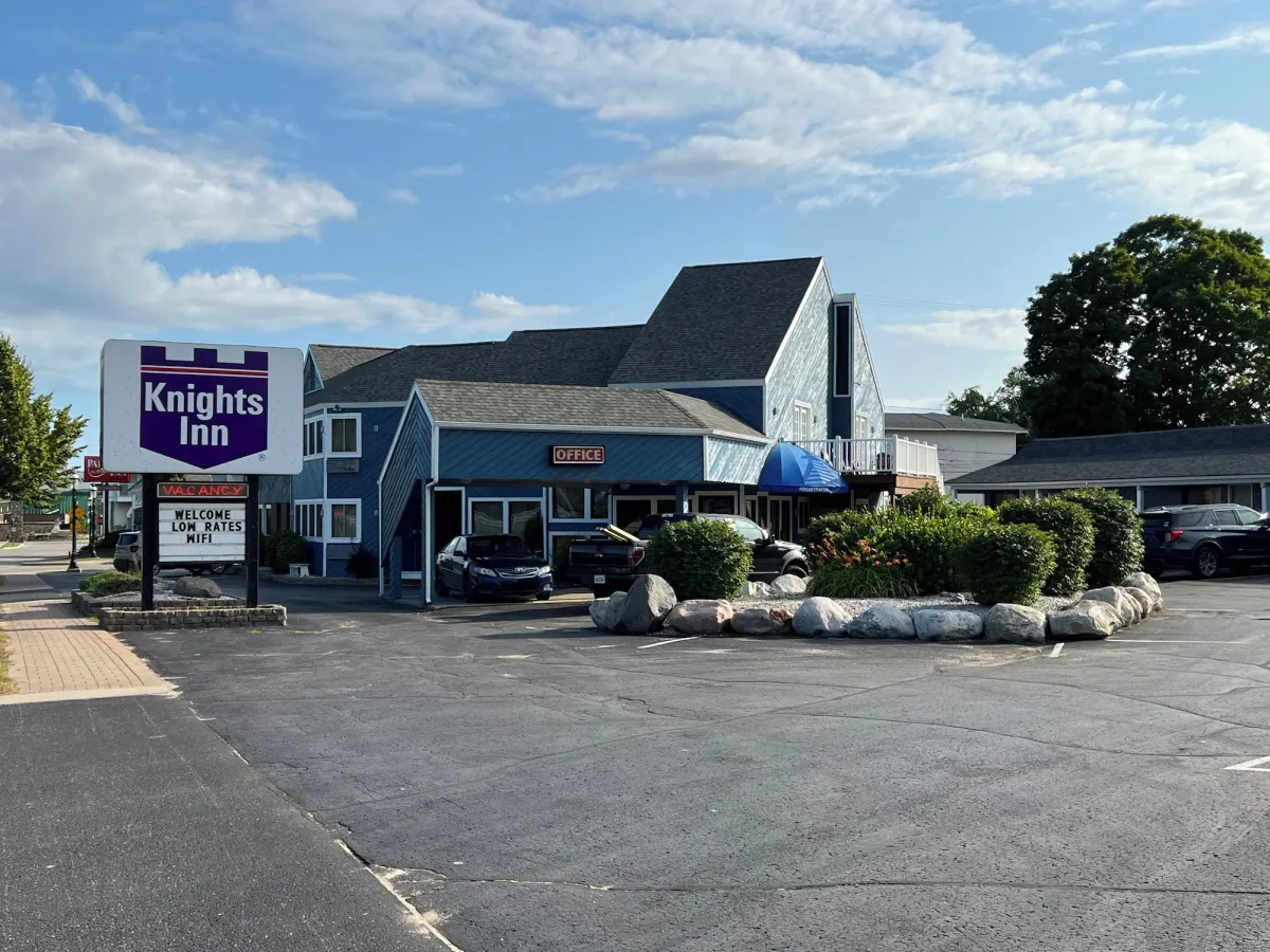 Image of Knights Inn Mackinaw City
