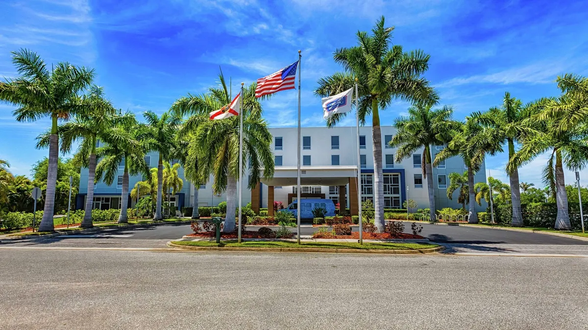 Image of Hampton Inn & Suites Sarasota/Bradenton-Airport, FL