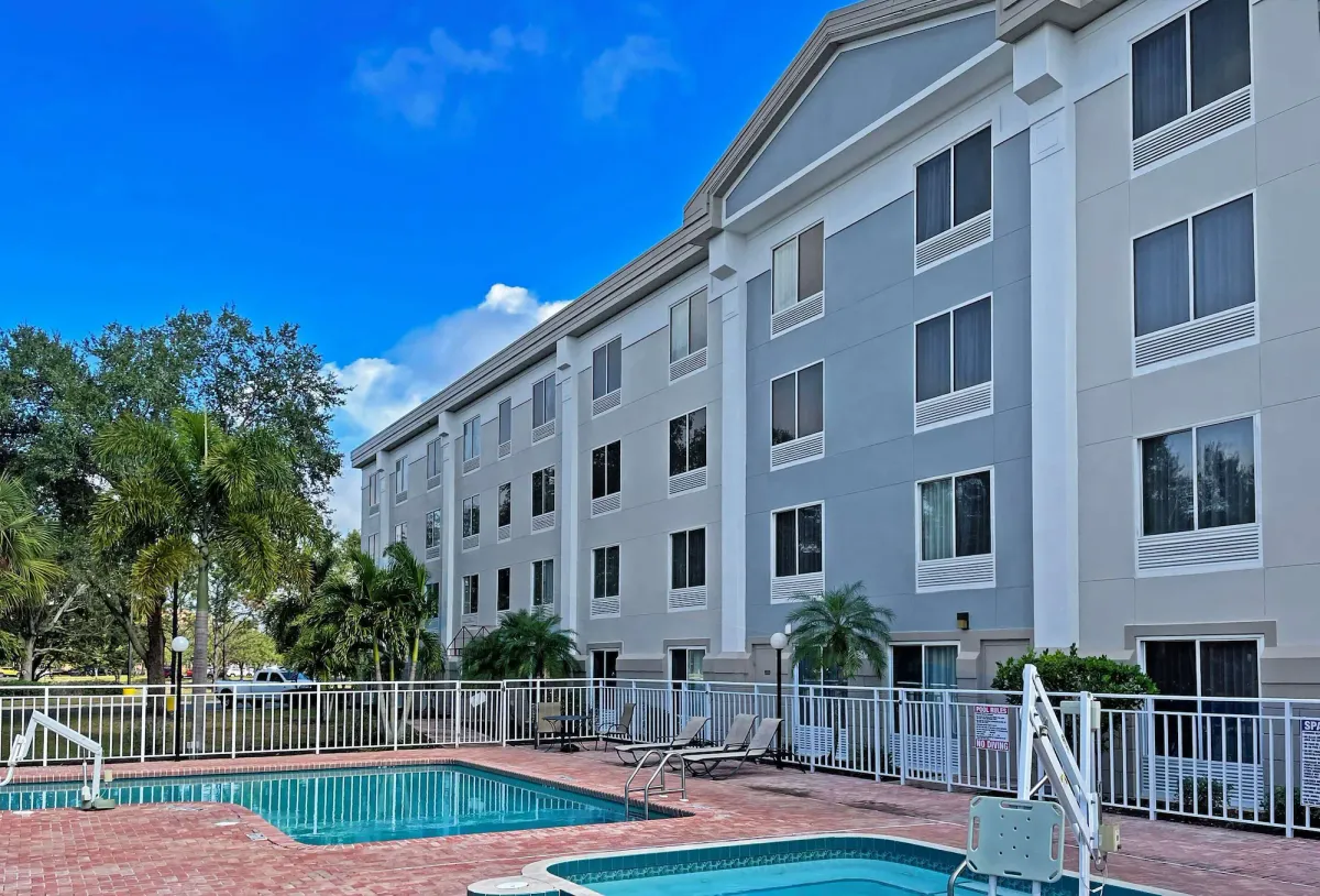 Image of Comfort Inn & Suites Sarasota I75