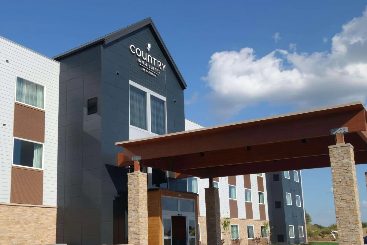 Image of Country Inn & Suites by Radisson, Ft Atkinson, WI