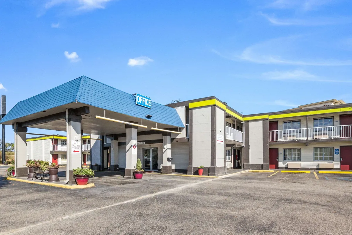 Image of Econo Lodge Inn & Suites