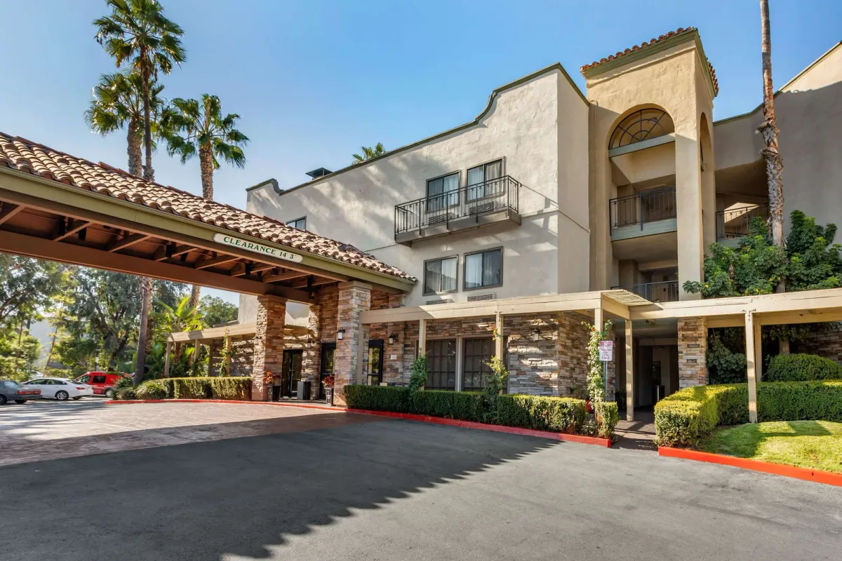 Image of Comfort Inn & Suites Orange County John Wayne Airport