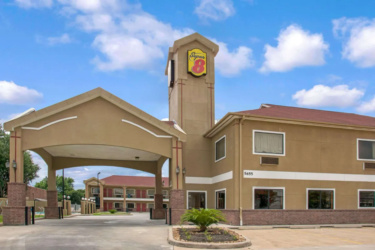 Image of Super 8 by Wyndham Houston/Brookhollow NW
