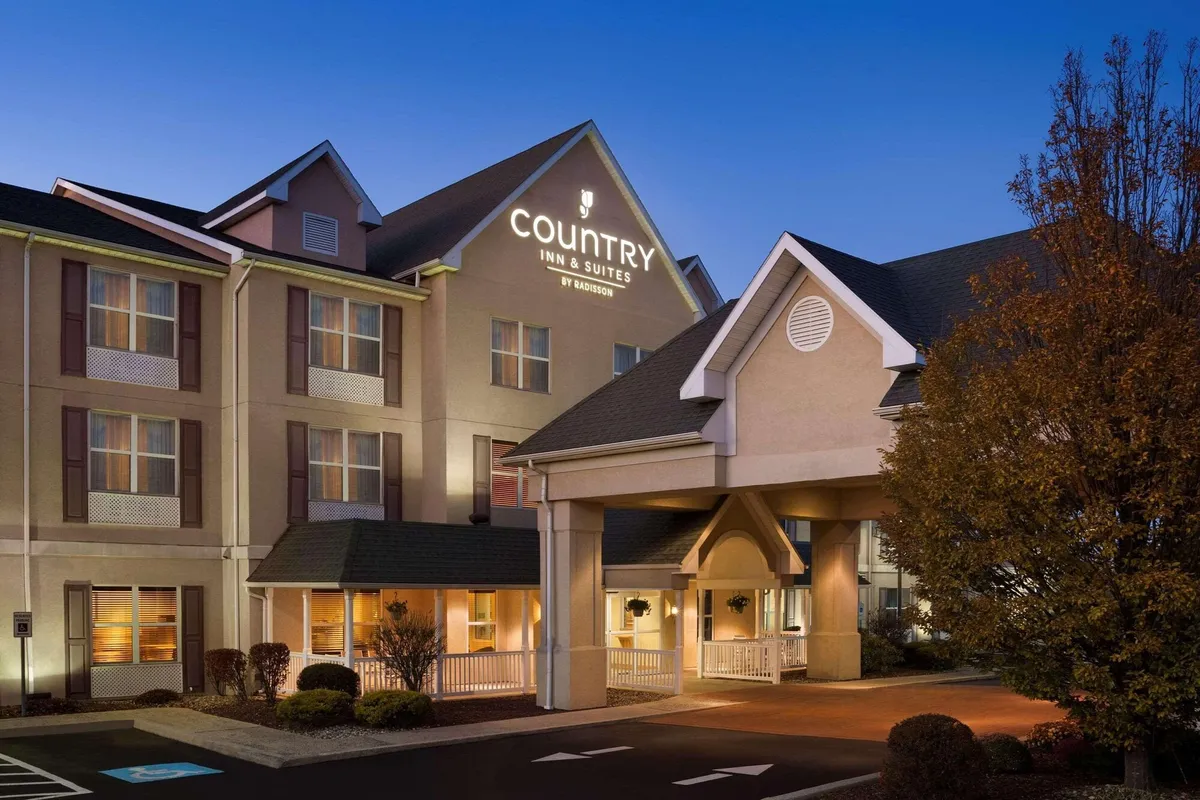 Image of Country Inn & Suites by Radisson, Frackville (Pottsville), PA