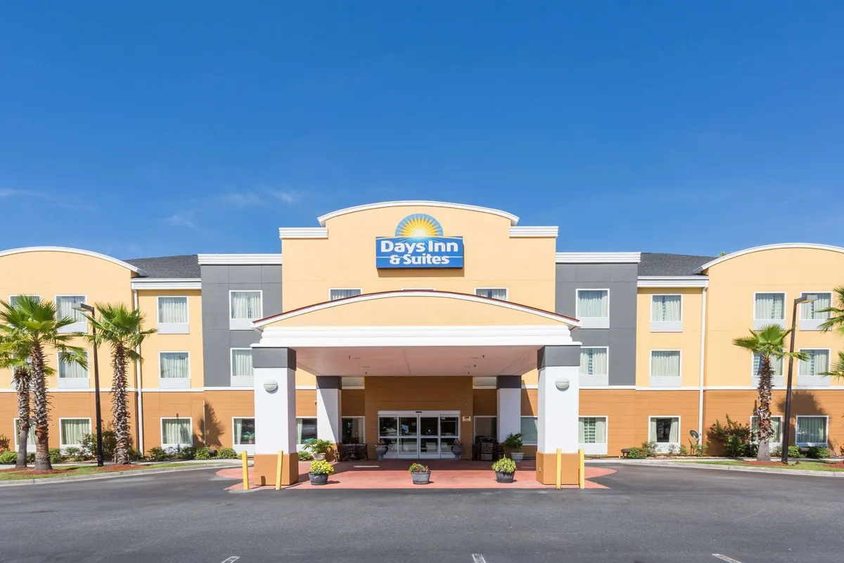 Image of Days Inn & Suites by Wyndham Savannah North I-95