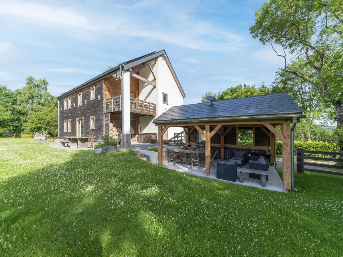 Image of Villa in Freyneux with Garden