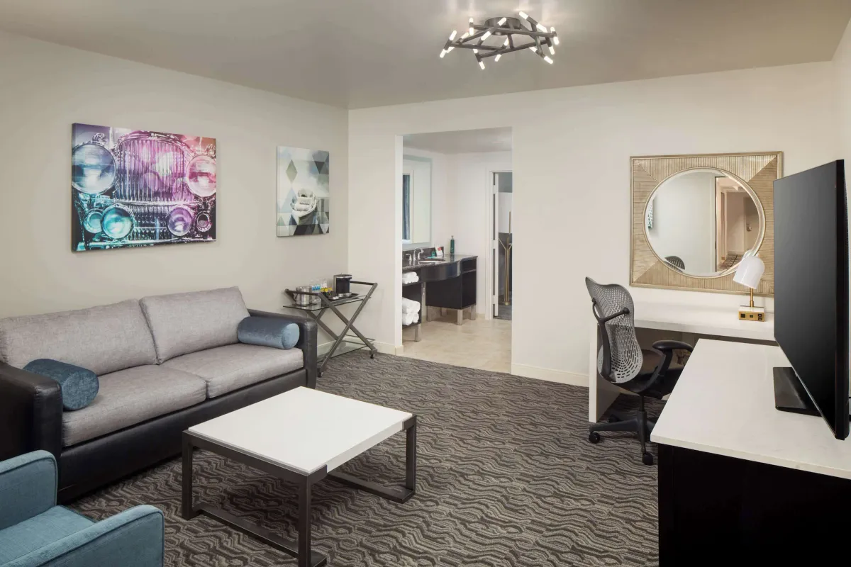 Image of DoubleTree Suites by Hilton Hotel Detroit Downtown - Fort Shelby
