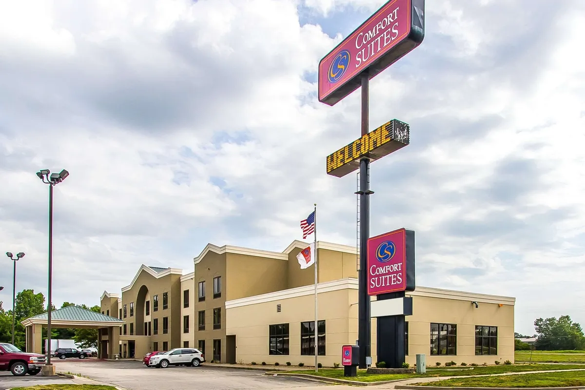Image of Comfort Suites Effingham