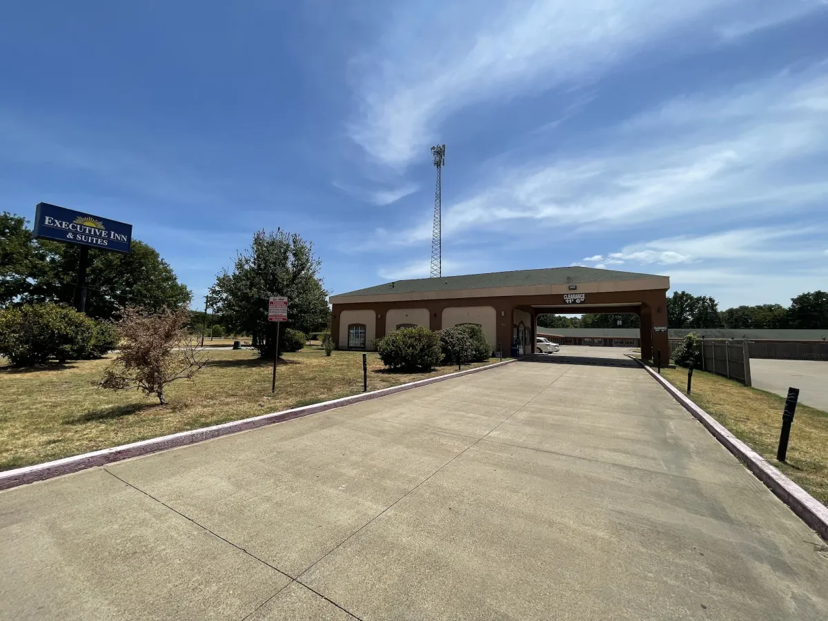 Image of Gun Barrel Executive Inn
