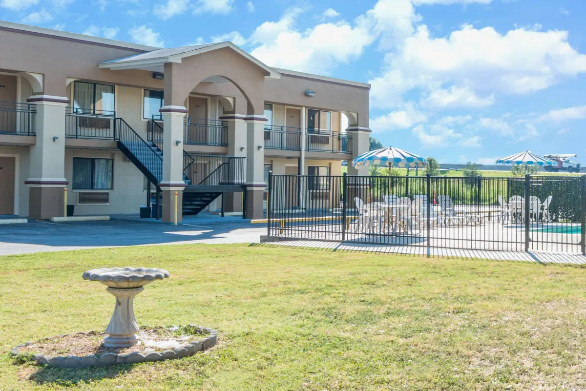 Image of Days Inn by Wyndham San Marcos